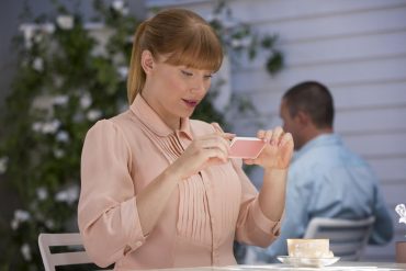 Escena del capítol 'Nosedive' de 'Black Mirror'